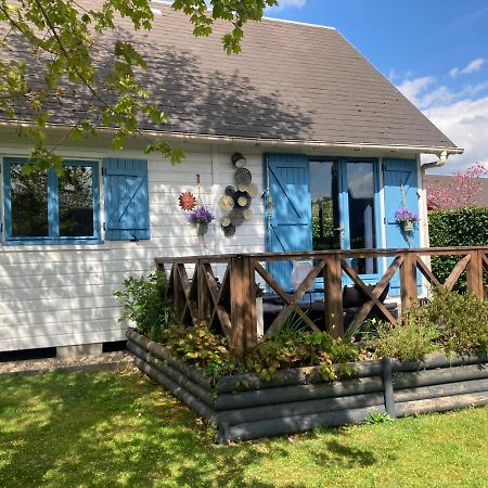 Gite Chalet Bleu Soleil Saint-Benoit-d'Hebertot Extérieur photo